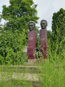 Пам'ятник Михайлу і Тимофію Бойчукам, с.Романівка 