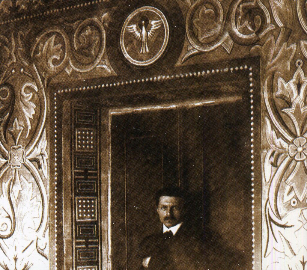 Фрагмент орнаментального розпису каплиці у Львові