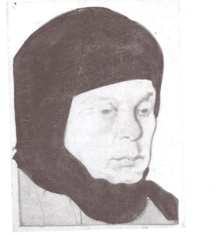 Жінка в синій хустині